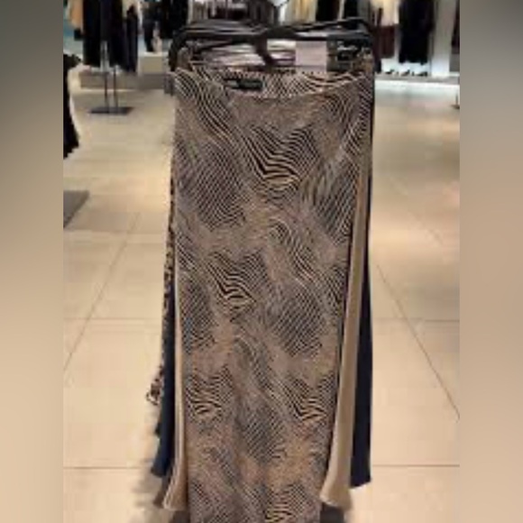 ZARA ANIMAL PRINT MAXI SKIRT - TAN SIZE SMALL (PREOWNED) - Picture 9 of 14